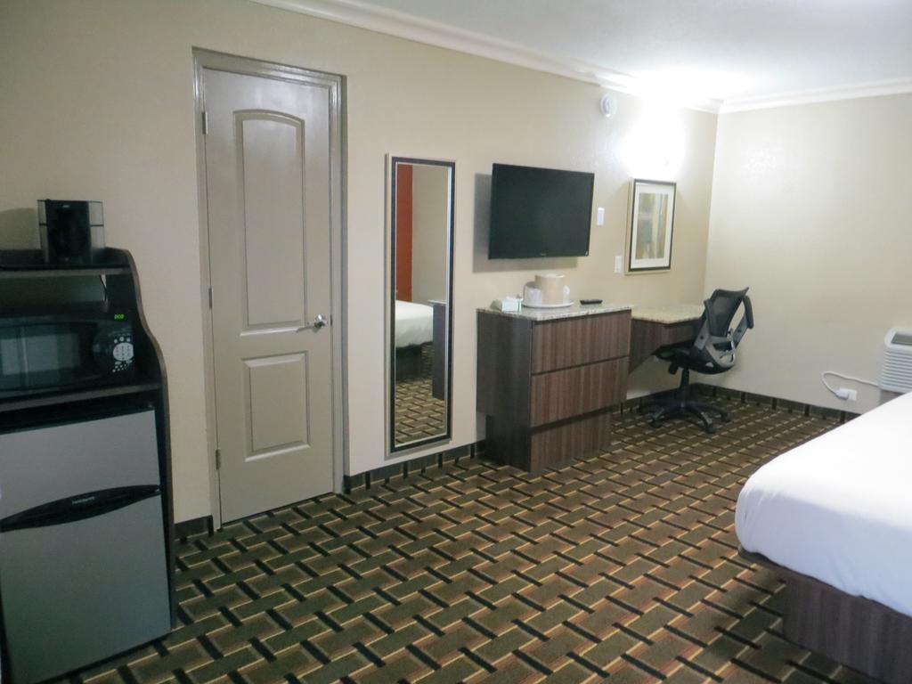 Budget Inn เลคเวลส์ ภายนอก รูปภาพ