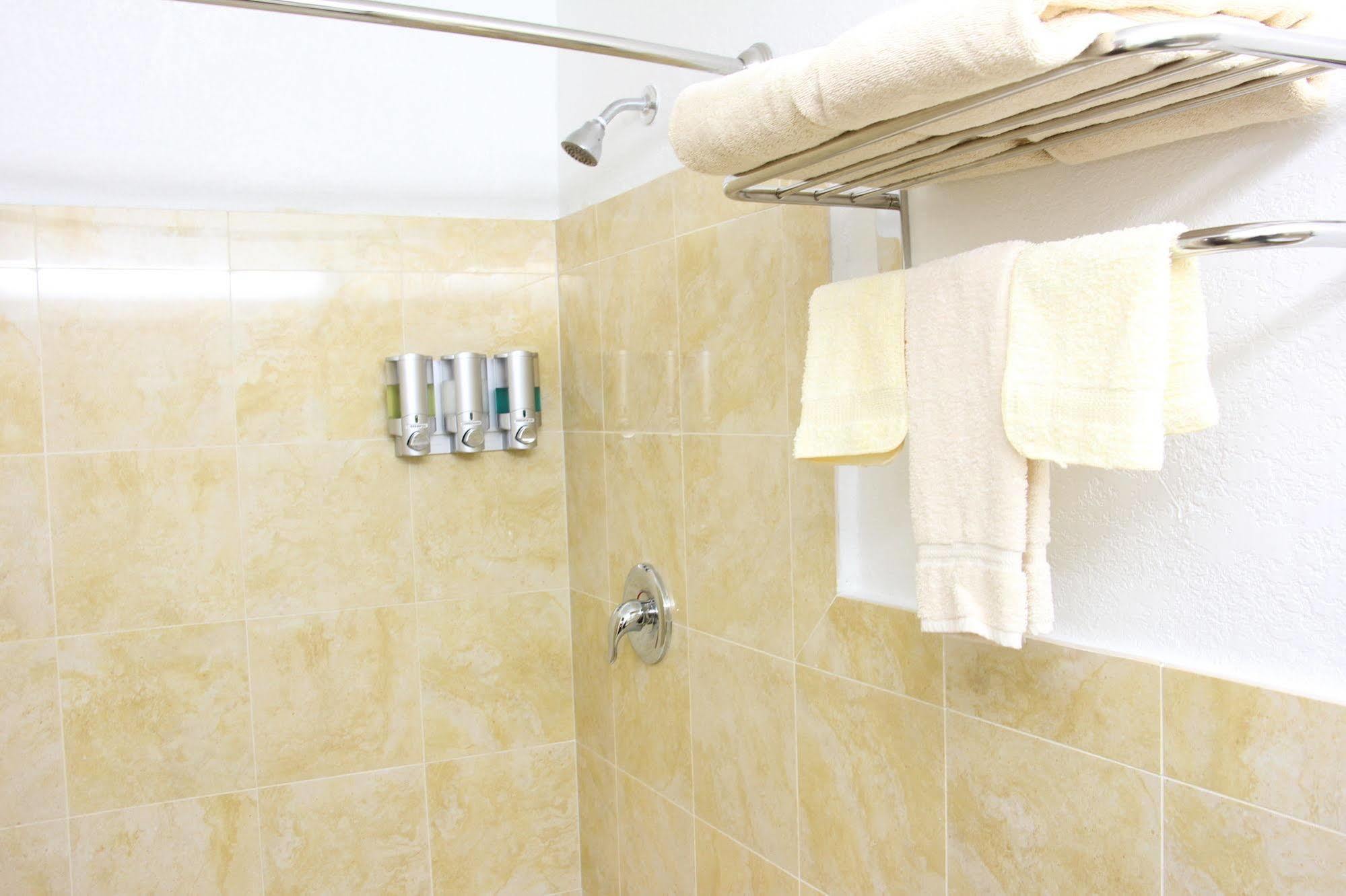 Budget Inn เลคเวลส์ ภายนอก รูปภาพ