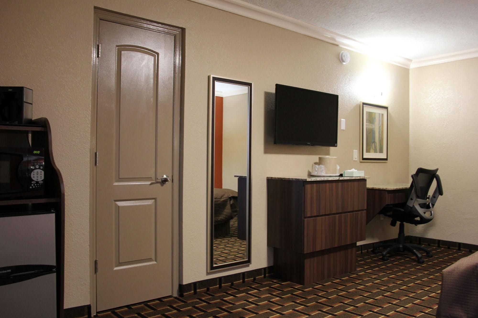 Budget Inn เลคเวลส์ ภายนอก รูปภาพ